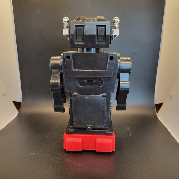 Toy Robot - Picture 3 of 3